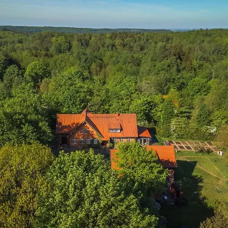 Dom Goscinny Stara Szkola Bed and Breakfast