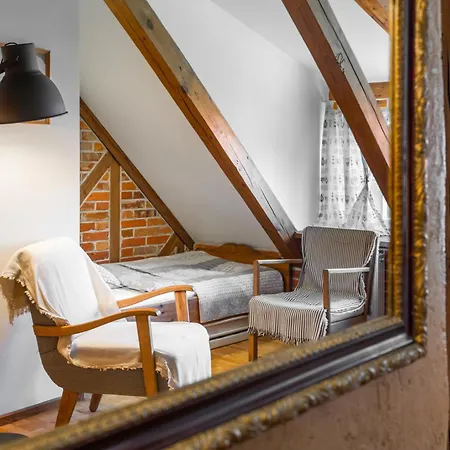 Dom Goscinny Stara Szkola Bed and Breakfast