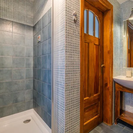 Dom Goscinny Stara Szkola Bed and Breakfast