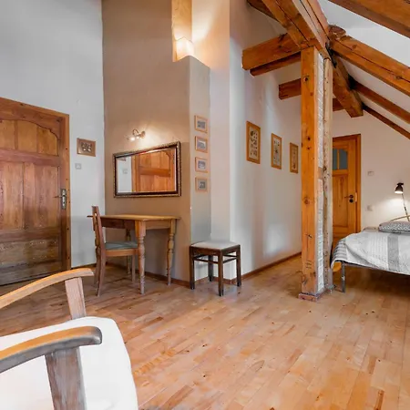 Dom Goscinny Stara Szkola 3*