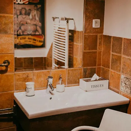 Dom Goscinny Stara Szkola Bed and Breakfast