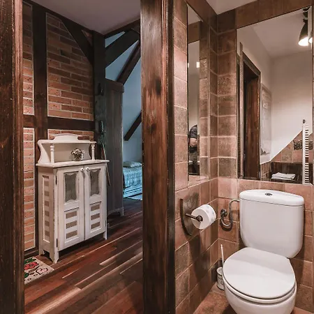 Bed and Breakfast Dom Goscinny Stara Szkola